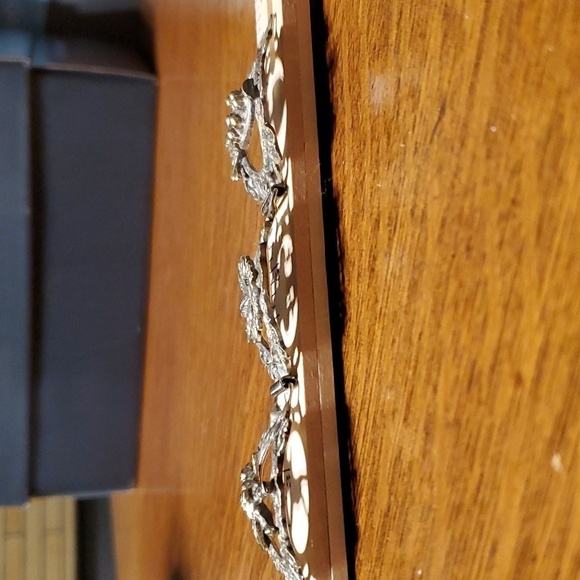 Vintage Bracelet with Cherub and Fleur De Lis - Picture 6 of 6